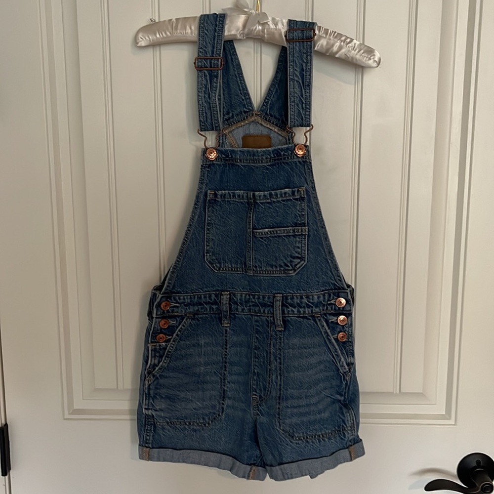 American Eagle “short” overalls